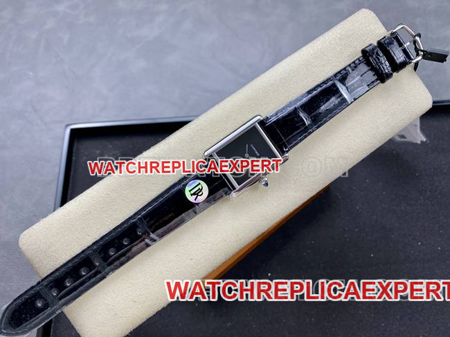 1:1replica watch DR factory Cartier tank black dialquartz black braceletfront live photo