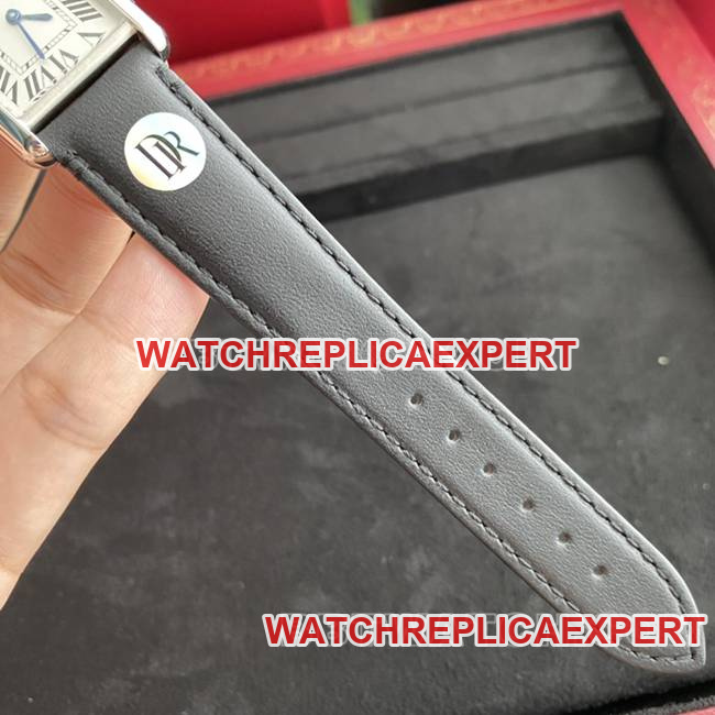 top-tier watch DR factory tank Cartierwhite dial medium quartz black braceletbraceletlive photos