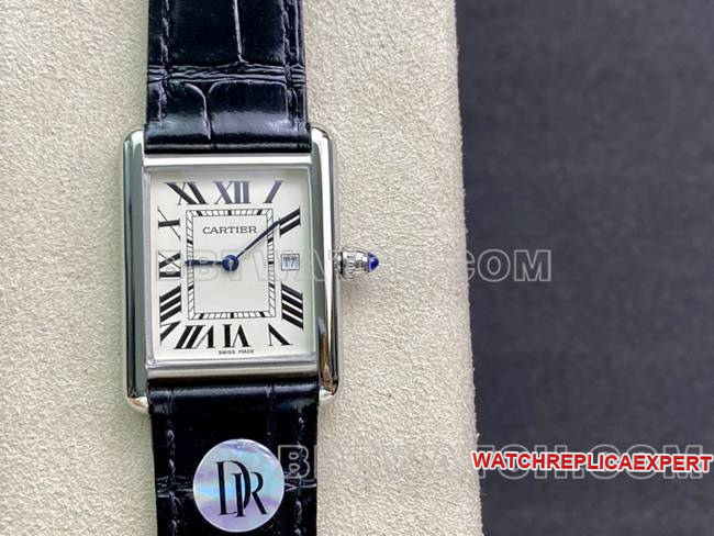 collectible watch DR factory tank Cartierwhite dial small quartz black braceletfront live photo