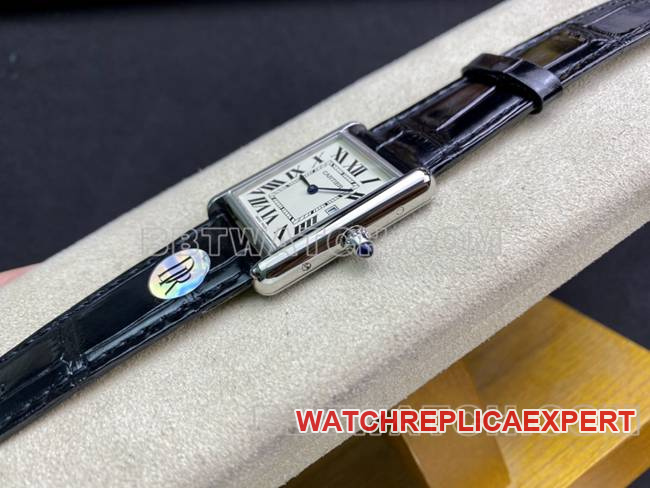 collectible watch DR factory tank Cartierwhite dial small quartz black braceletside live photo