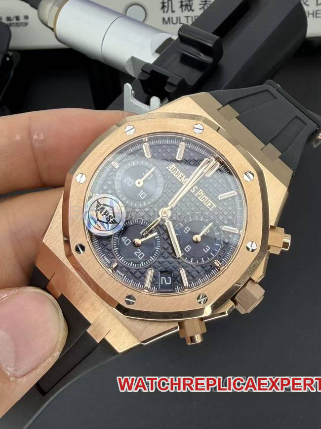 top-tier watch APS factory Audemars PiguetRoyal Oakblue dialrose gold rubber braceletfront live photo