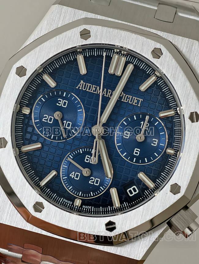 watch Royal Oak Audemars Piguet blue dial 4401 mechanical 26240 front real shot image