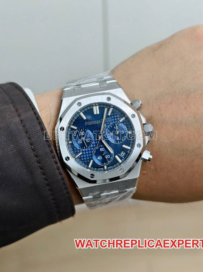 Watch Royal Oak Audemars Piguet Blue Dial 4401 Mechanical 26240 Wearing Real Shot Images