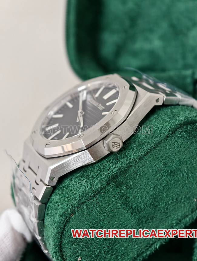 collectible watch Royal OakDDF factory Audemars Piguetblack dial4302 mechanical 15510side live photo