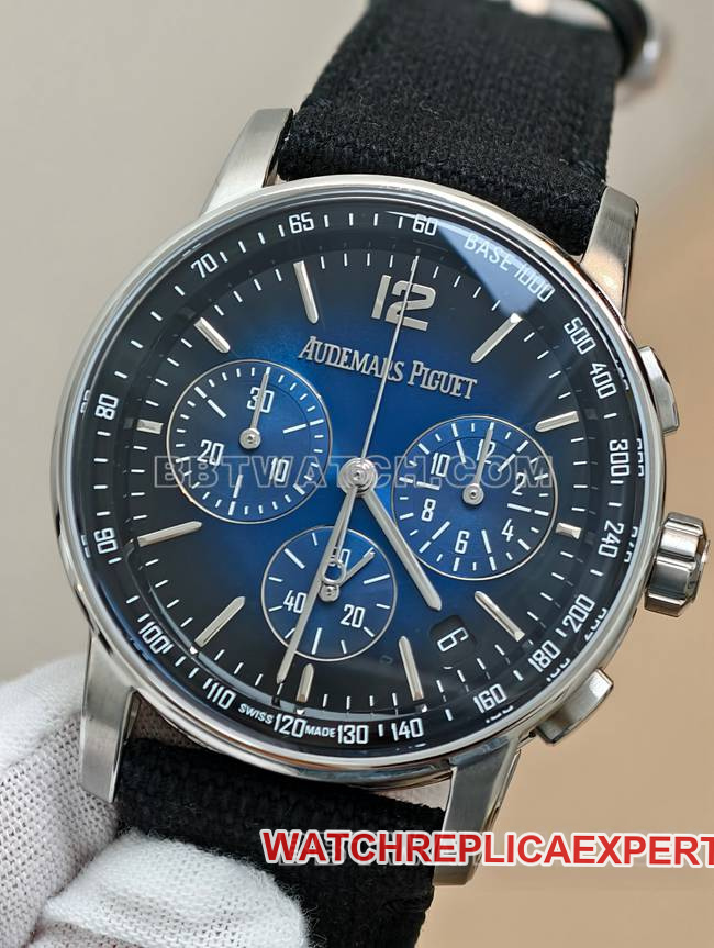 top-tier watch CODE 11.59Audemars PiguetAPS factory smoked blue dial4401 mechanical 26393front live photo