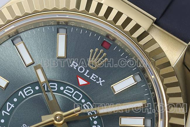 collectible watch ZF Factory Navigator Rolexblack dial9002 mechanical rubber braceletfront live photo