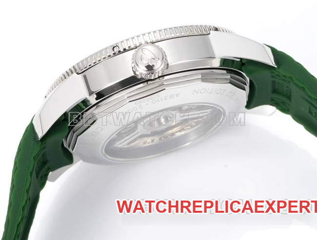 collectible watch superocean culture BLS factory Breitlinggreen dial rubber braceletside live photo