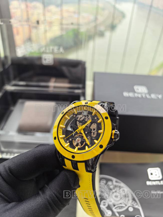 top-tier watch Bentley BL-62 peak yellow rubber braceletfront live photo
