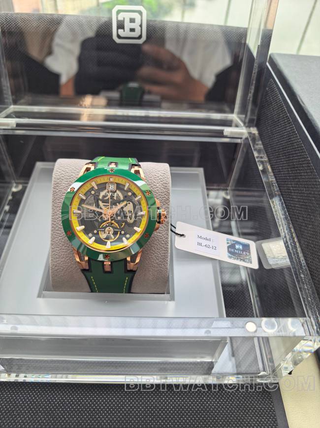 watch Bentley BL-62 peak green rubber braceletfront live photo
