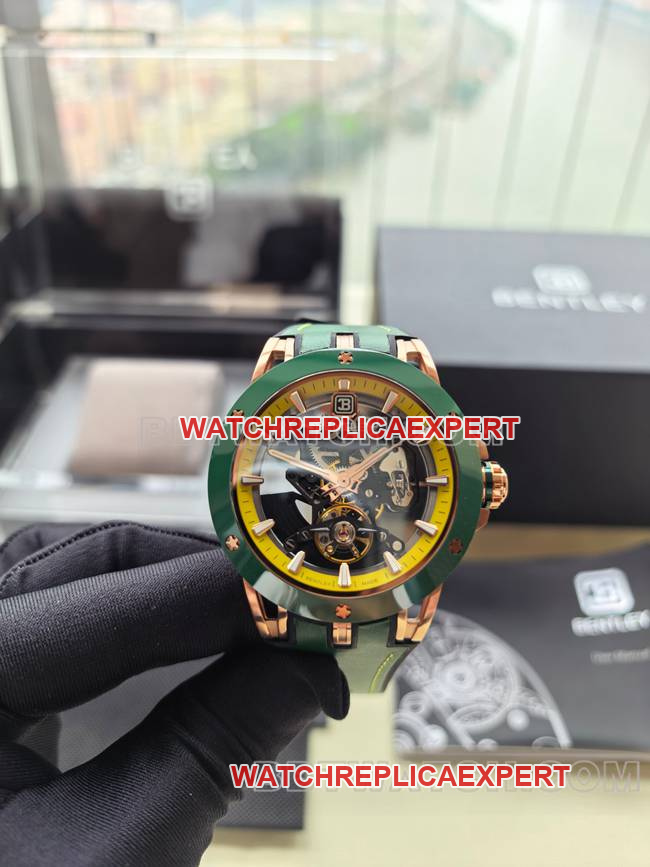 watch Bentley BL-62 peak green rubber braceletfront live photo