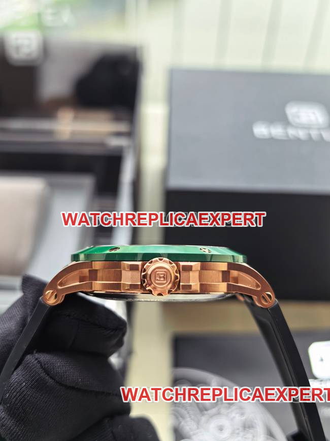watch Bentley BL-62 peak green rubber braceletside live photo