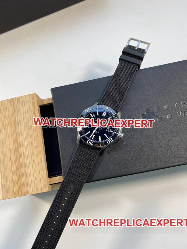 top-tier watch christopher ward black dial rubber braceletfront live photo