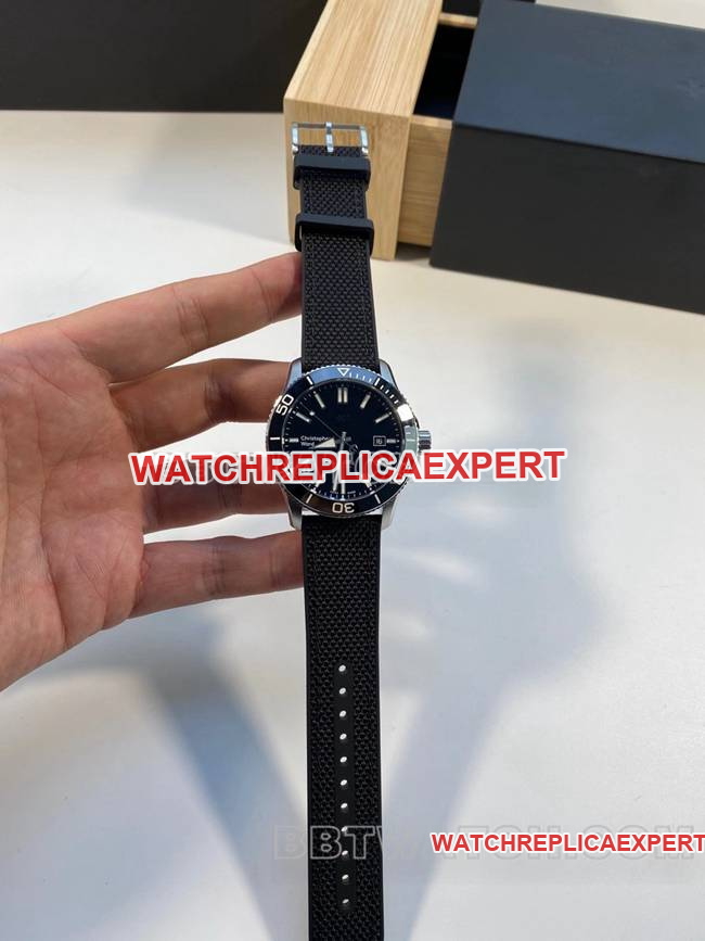 top-tier watch christopher ward black dial rubber braceletfront live photo