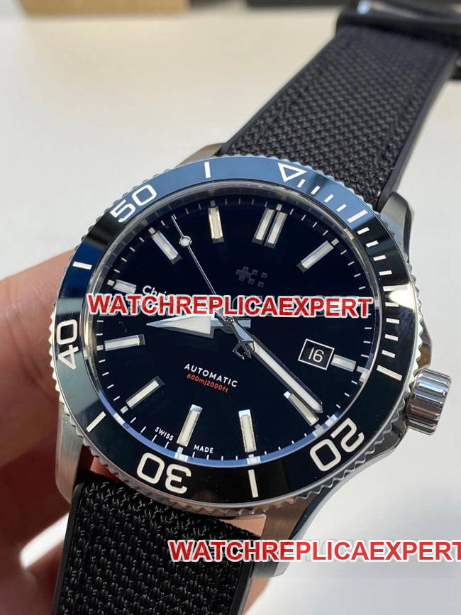 top-tier watch christopher ward black dial rubber braceletfront live photo