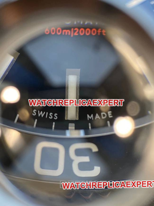 top-tier watch christopher ward black dial rubber braceletfront live photo