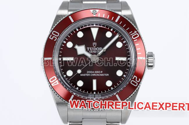 top-tier watch ZF Factory Biwan Tudor dark red dial steel braceletfront live photo