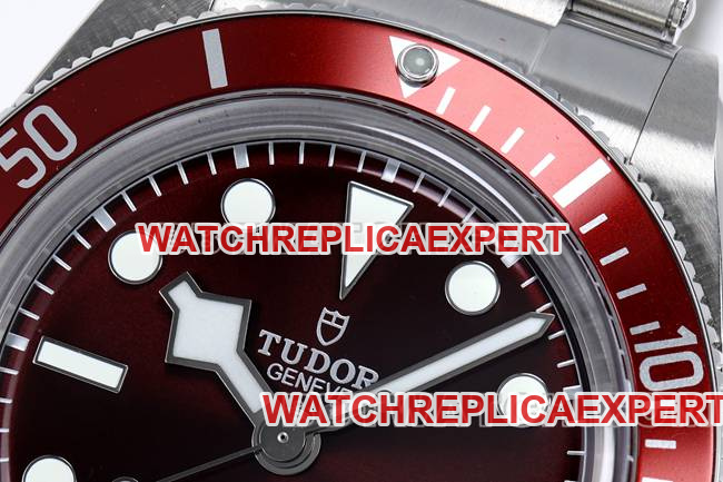 top-tier watch ZF Factory Biwan Tudor dark red dial steel braceletfront live photo