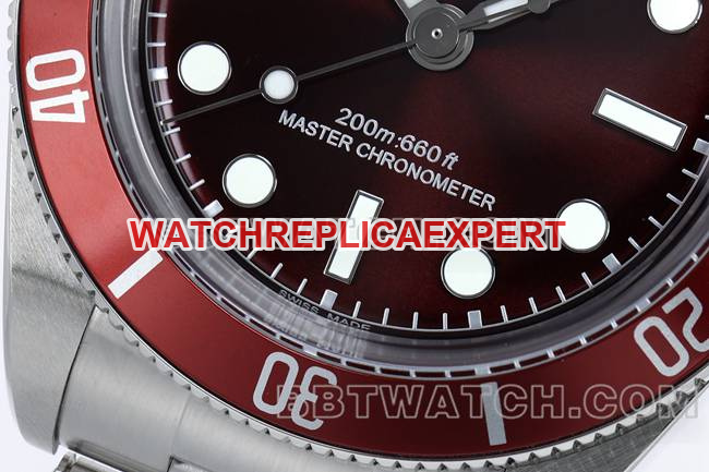 top-tier watch ZF Factory Biwan Tudor dark red dial steel braceletfront live photo