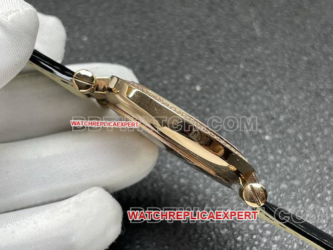 Franck Muller top-tier watchquartzABF factory black dial gold diamond bezel black leather braceletside live photo