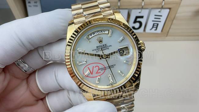 Optimal watch VS FactoryRolexDay-Date mother-of-pearl yellow goldsteel braceletfront live photo