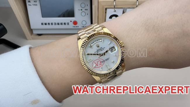 collectible watch VS FactoryRolexDay-Date mother-of-pearl plate yellow goldsteel bracelet wearing live photos