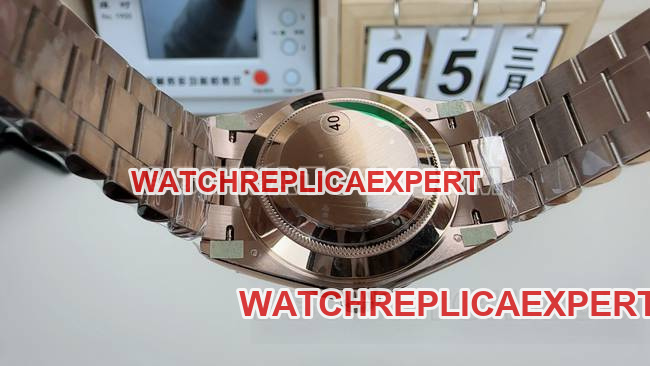 1:1replica watch VS FactoryRolexDay-Dategreen dialrose goldsteel braceletcaseback live photo