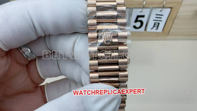1:1replica watch VS FactoryRolexDay-Dategreen dialrose goldsteel braceletbraceletlive photos