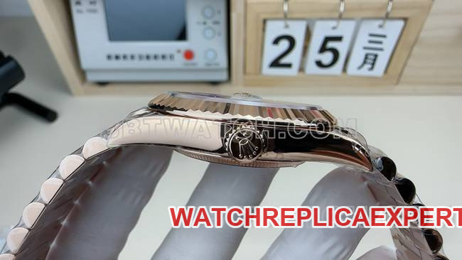 watch VS FactoryRolexDay-Date rose goldsteel braceletside live photo