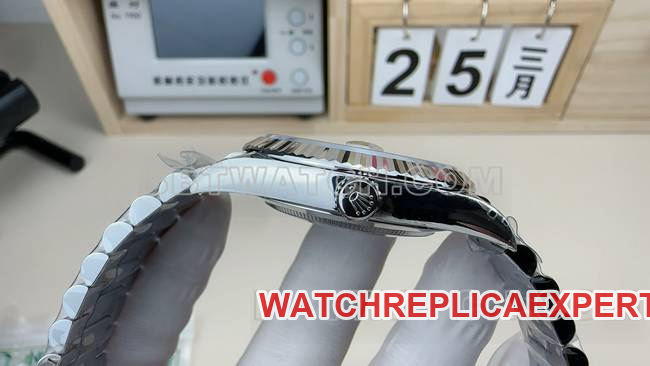 collectible watch VS FactoryRolexDay-Date steel braceletside live photo