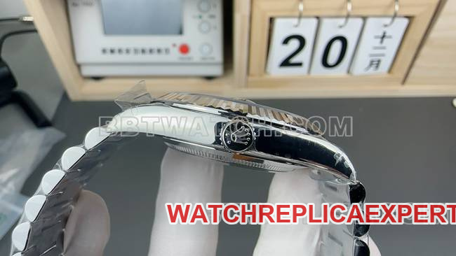 top-tier watch RolexVS FactoryDay-Dateblack dialsteel braceletside live photo