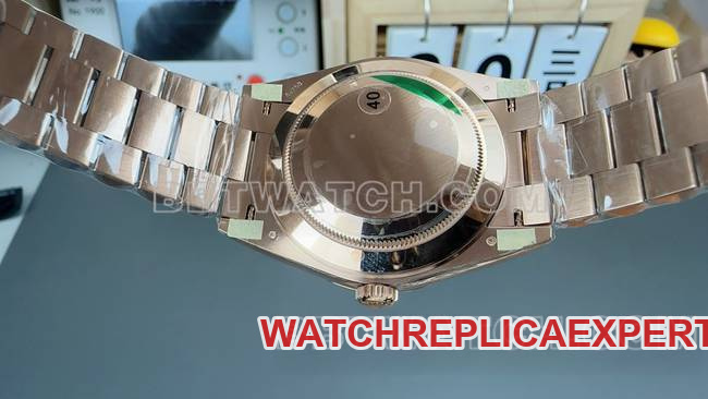 collectible watch RolexVS FactoryDay-Dategreen dialrose goldsteel braceletcaseback live photo