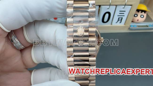 collectible watch RolexVS FactoryDay-Dategreen dialrose goldsteel braceletbraceletlive photos