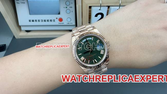 collectible watch RolexVS FactoryDay-Dategreen dialrose goldsteel bracelet wearing live photos
