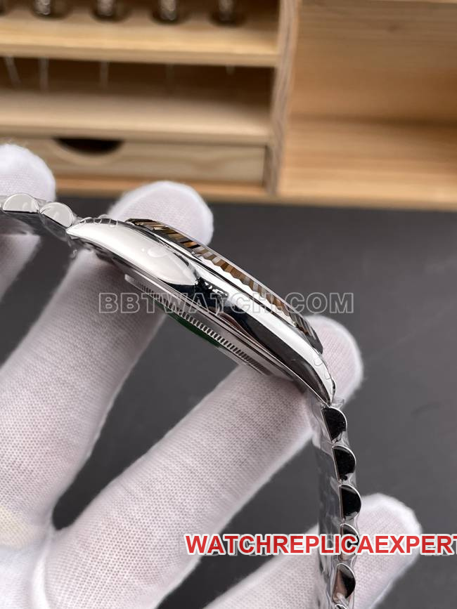 Optimal watch VS Factory log Rolexblack dial3235 mechanical 41mmside live photo