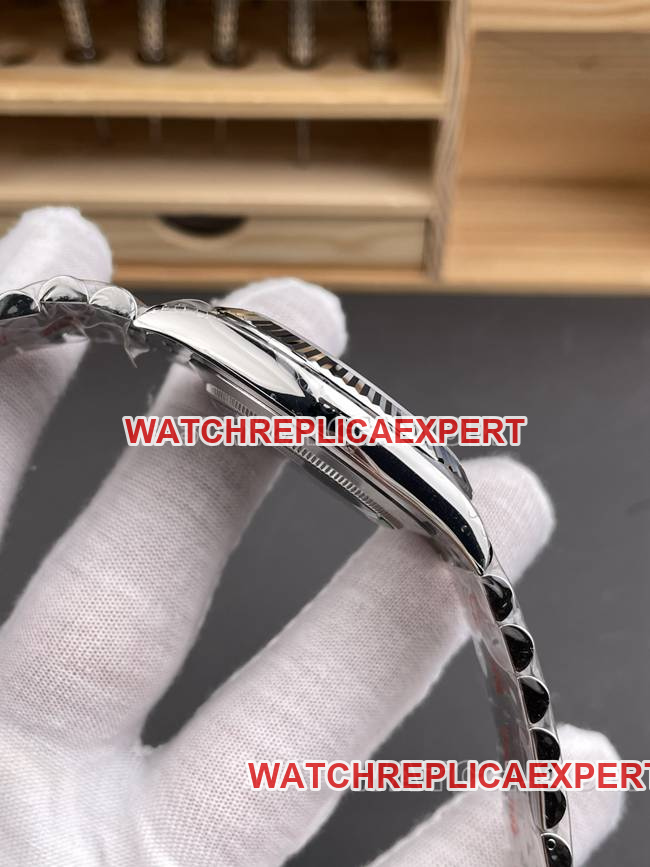 1:1replica watch VS Factory log Rolexsilver dial3235 mechanical 41mmside live photo