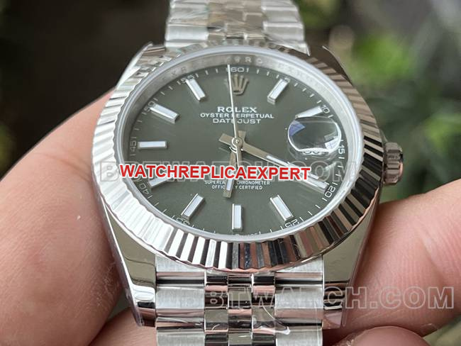 collectible watch ERF factory Rolex log green dial3235 mechanical 41mmfront live photo