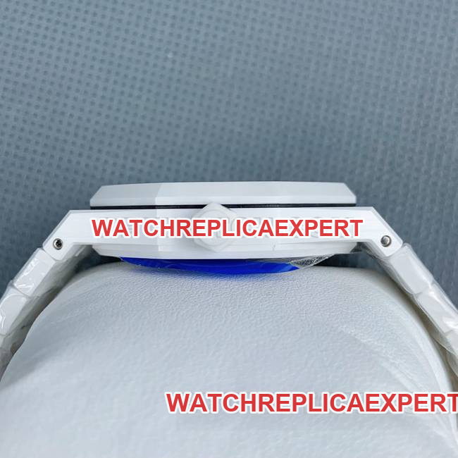 collectible watch Royal OakAPS factory Audemars Piguetsilver dial white ceramic15500side live photo