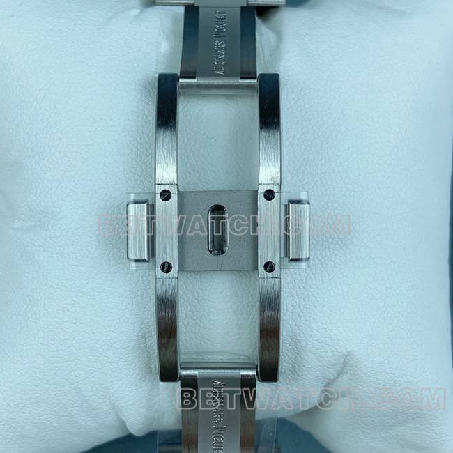 watch Royal OakAPS factory Audemars Piguetsilver dial26240clasplive photos