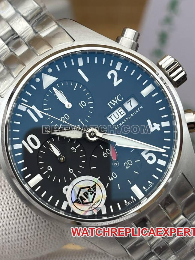1:1replica watch APS factory pilot IWCblack dialchronograph41mmfront live photo