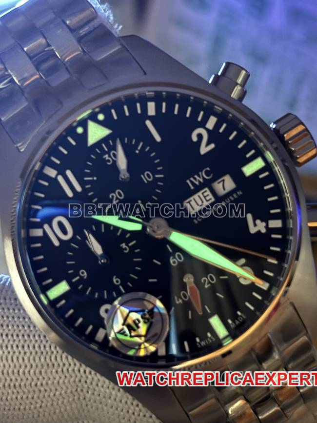 1:1replica watch APS factory pilot IWCblack dialchronograph41mmlumelive photos