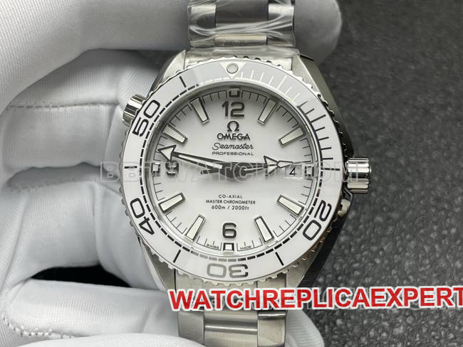collectible watch VS FactorySeamasterwhite dial8800 mechanical 39.5mmfront live photo