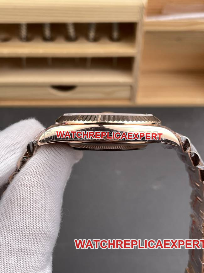 collectible watch QF factory RolexDay-Date coffee plate rose gold40mmside live photo