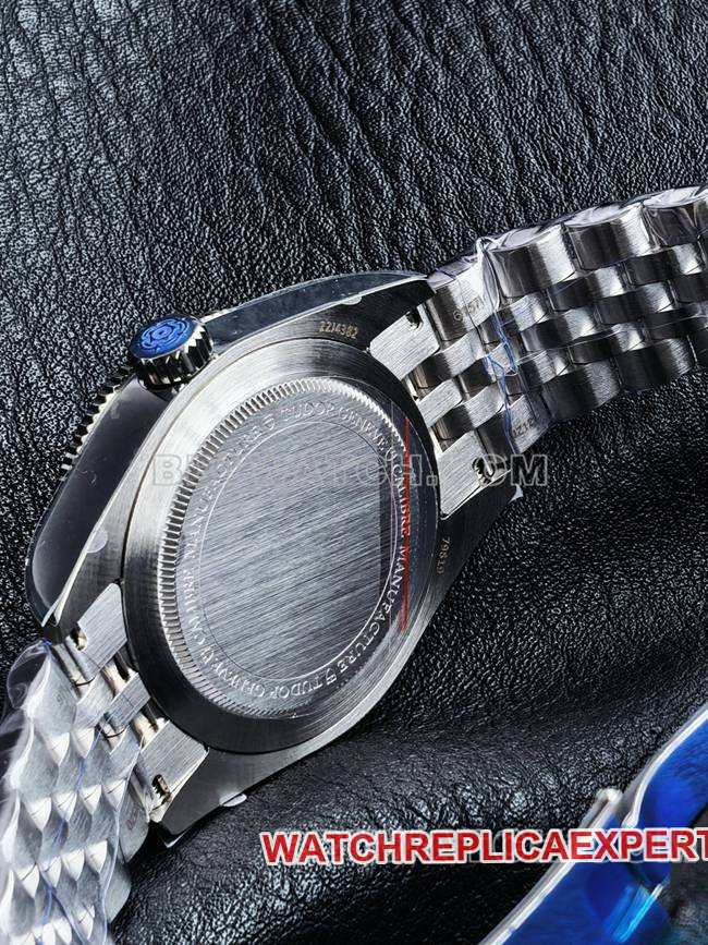 3CF factory collectible watch Biwan Tudorblack dial black red circle steel braceletside live photo