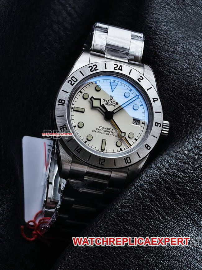 3CF factory collectible watch Biwan Tudorwhite dial steel braceletfront live photo