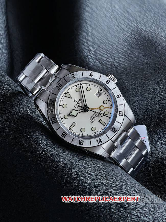 3CF factory collectible watch Biwan Tudorwhite dial steel braceletfront live photo