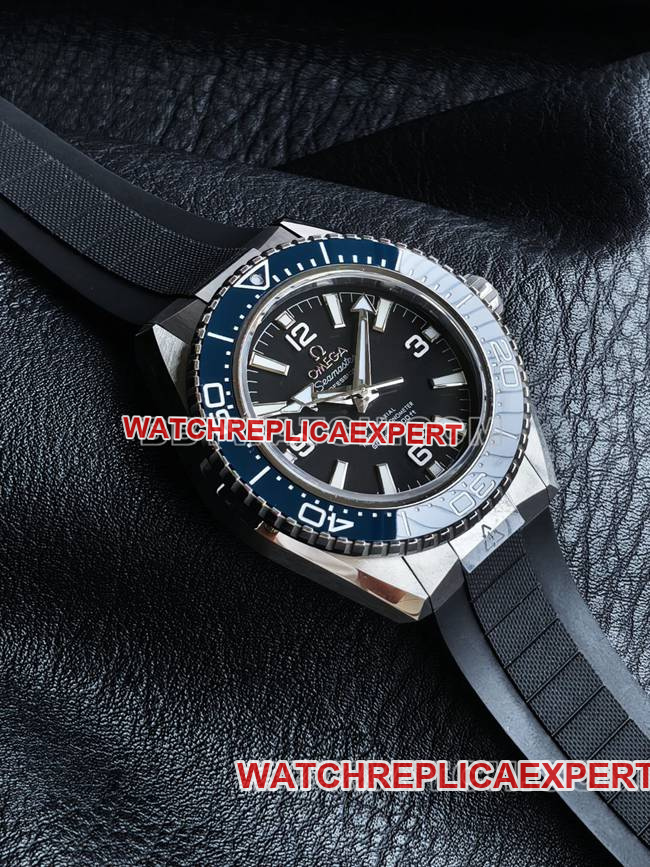 collectible watch VS FactorySeamaster 600m black dial blue bezel rubber braceletfront live photo