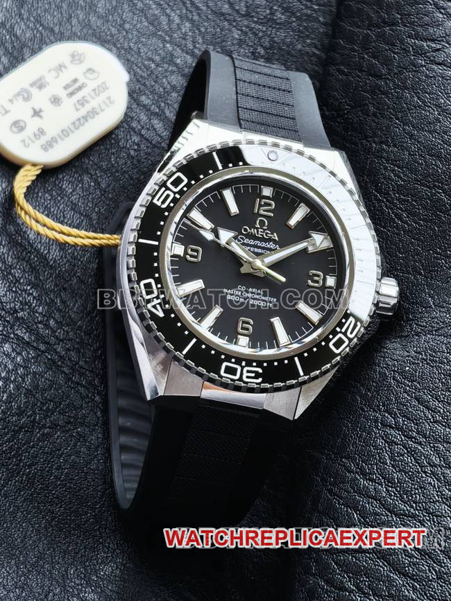VS Factorytop-tier watch Seamaster 600m black dial black bezel rubber braceletfront live photo