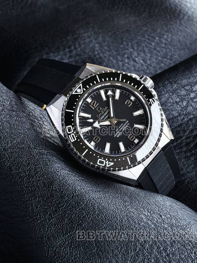 VS Factorytop-tier watch Seamaster 600m black dial black bezel rubber braceletfront live photo