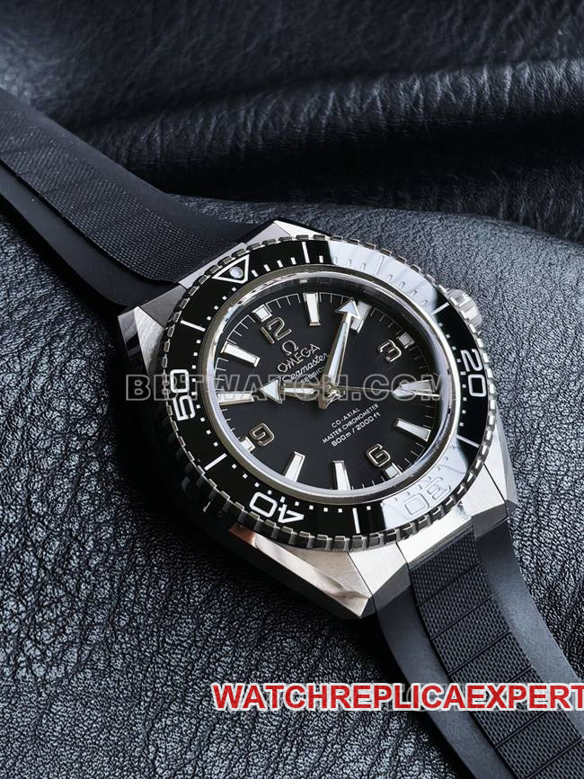 VS Factorytop-tier watch Seamaster 600m black dial black bezel rubber braceletfront live photo