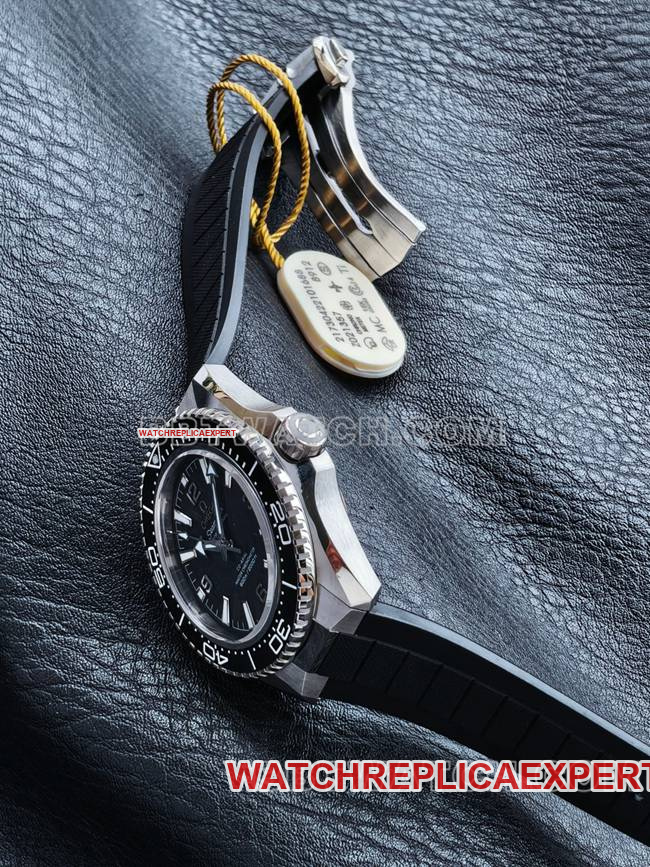 VS Factorytop-tier watch Seamaster 600m black dial black bezel rubber braceletside live photo
